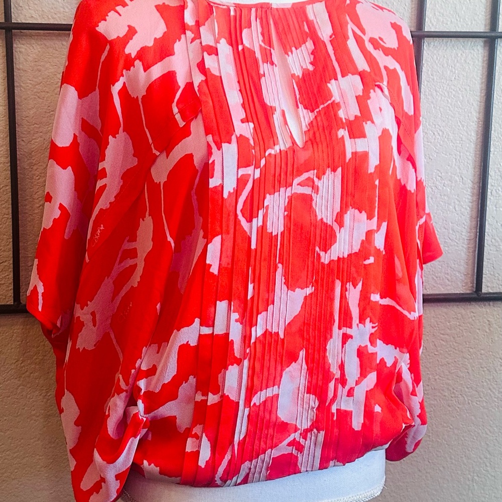 Diane Von Furstenberg Red and White Flutter Sleeve Blouse - Picture 3 of 9